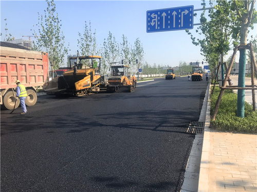 中國水利水電第三工程局基層動態 港務區灞耿路市政工程瀝青上面層鋪筑圓滿完成